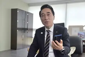 “충남, AI 수도 될 것… 도민의견 수첩 세 권이 3t처럼 무거워”