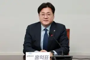 靑 “현직 대통령 연임 개헌 불가능…정성호는 공소청 안착까지 역할해야”