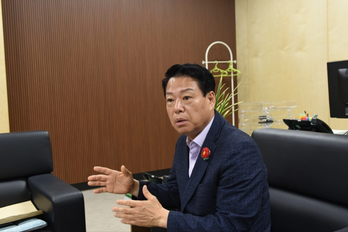 박성현 광양시장 당선인이 취임식 대신 민생현장을 찾는 것으로 업무를 시작한다.