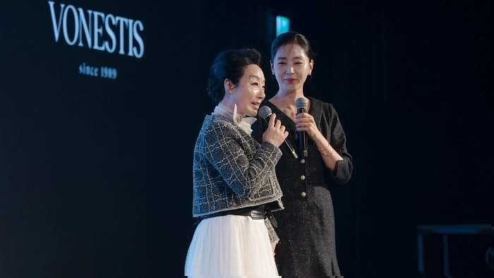 본에스티스 한도숙 박사와 전속모델인 배우 송윤아 [사진제공=본에스티스]