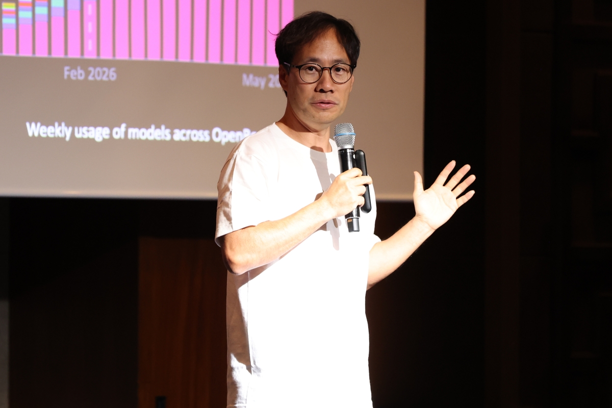 김성훈 업스테이지 대표가 16일 서울 여의도 콘래드 호텔에서 열린 업스테이지 미디어데이에서 발표하고 있다. 2026.6.16 연합뉴스