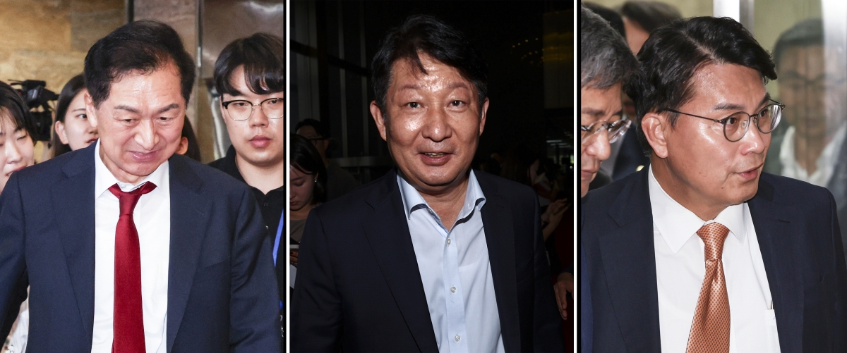 김기현(왼쪽부터) 국민의힘 의원, 권영진, 윤상현 의원이 29일 오후 서울 여의도 국회에서 열린 비공개 의원총회를 마친 뒤 회의장을 나서고 있다.  2차 종합 특별검사팀은 윤석열 전 대통령의 ‘체포 방해’ 의혹과 관련 김기현·권영진·윤상현 의원을 특수공무집행방해 혐의로 추가 입건하고 출석을 통보했다. 뉴시스