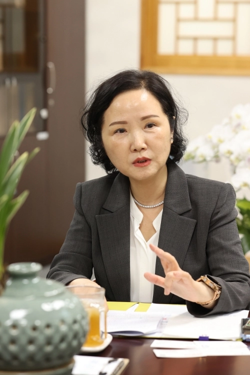 관장실에서 지난 25일 인터뷰하면서 고궁박물관 운영 계획을 설명하는 배민성 국립고궁박물관장. 국립고궁박물관 제공