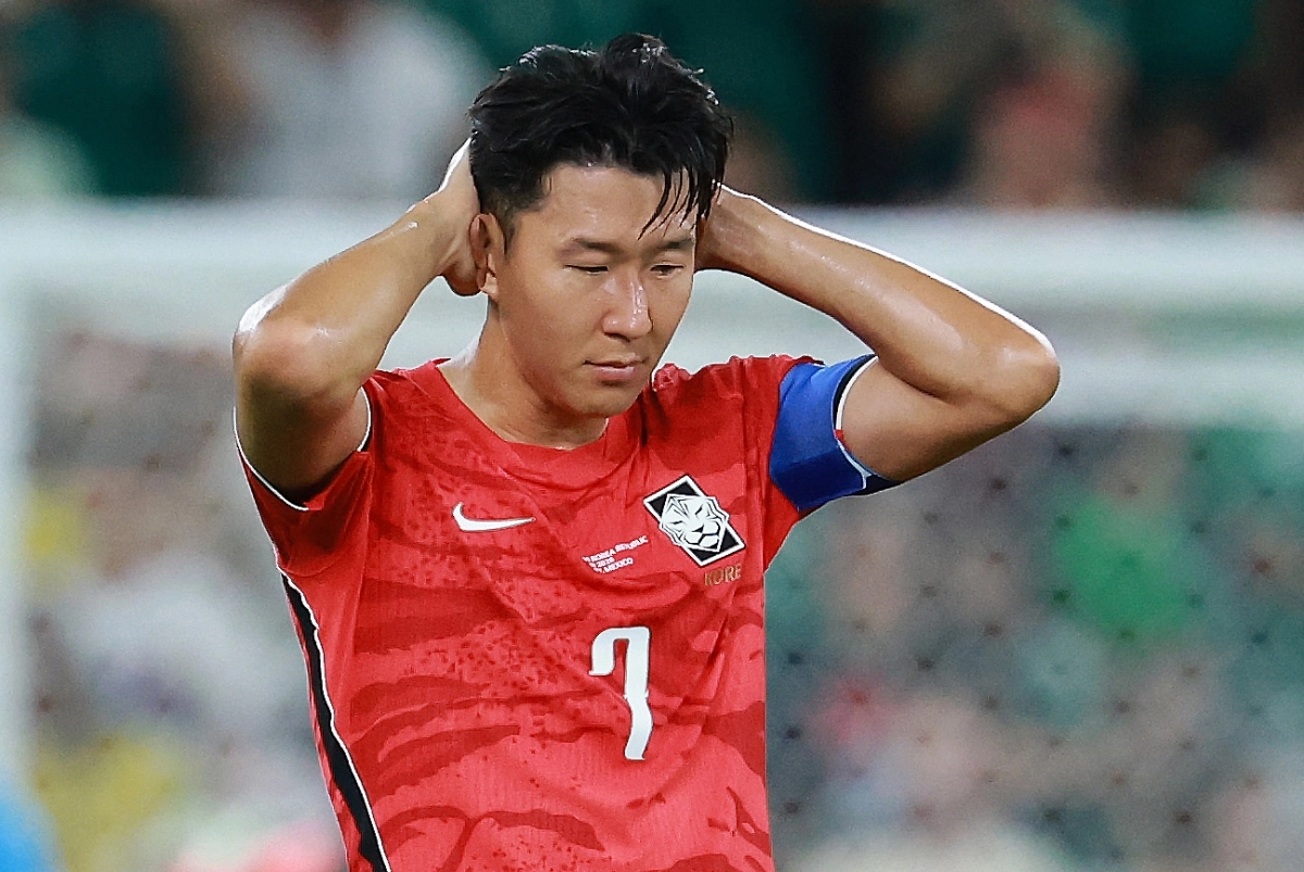 대한민국 축구 국가대표팀 손흥민이 24일(현지시간) 멕시코 몬테레이 스타디움에서 열린 2026 FIFA 북중미 월드컵 A조 조별리그 3차전 대한민국과 남아프리카공화국의 경기에서 남아공의 타펠로 마세코에게 골을 허용하고 아쉬워하고 있다. 2026.6.25 뉴스1