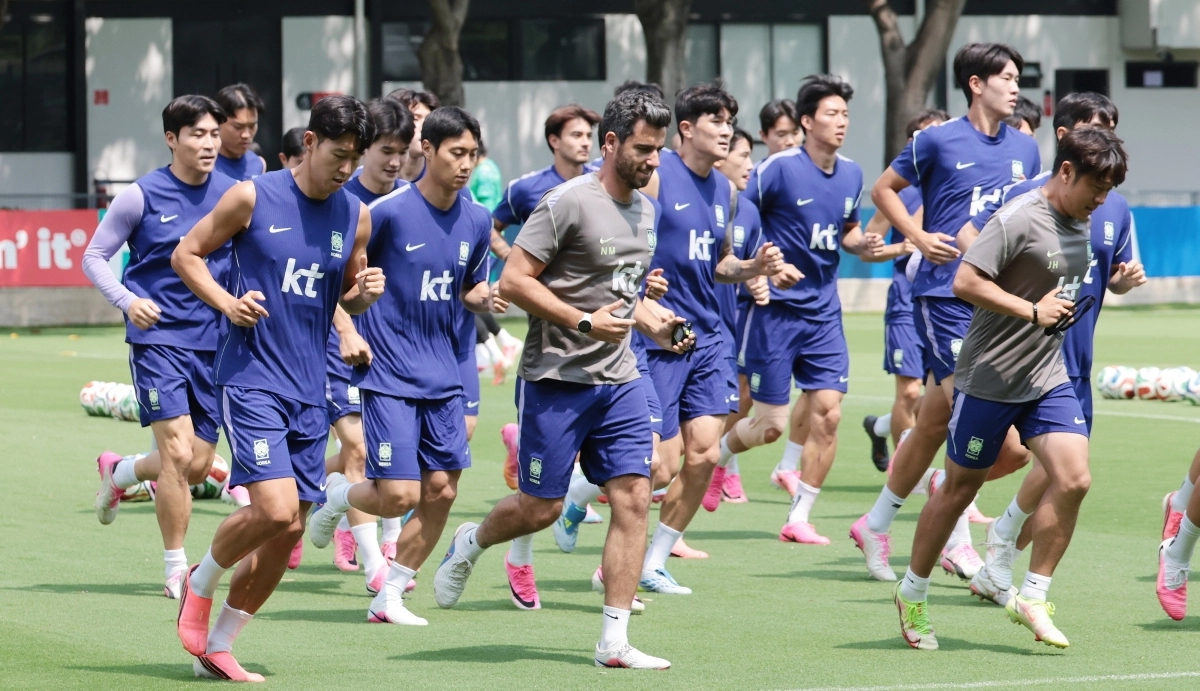 주장 손흥민을 비롯한 한국 축구 국가대표팀 선수들이 27일(현지시간) 멕시코 과달라하라 인근 사포판 치바스 바예 베르데 훈련장에 마련된 베이스캠프에서 훈련을 하고 있다. 2026.6.28 뉴스1