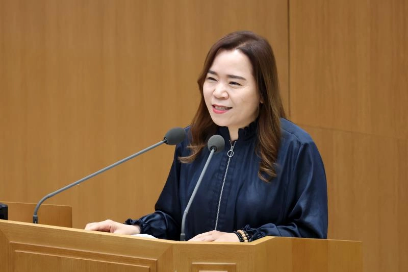 ▲ 경기도의회 본회의장에서 최효숙 의원이 외국인노동자의 안전한 정착과 사전적응 교육 제도화를 골자로 한 조례안에 대해 발언하고 있다. (사진=경기도의회)