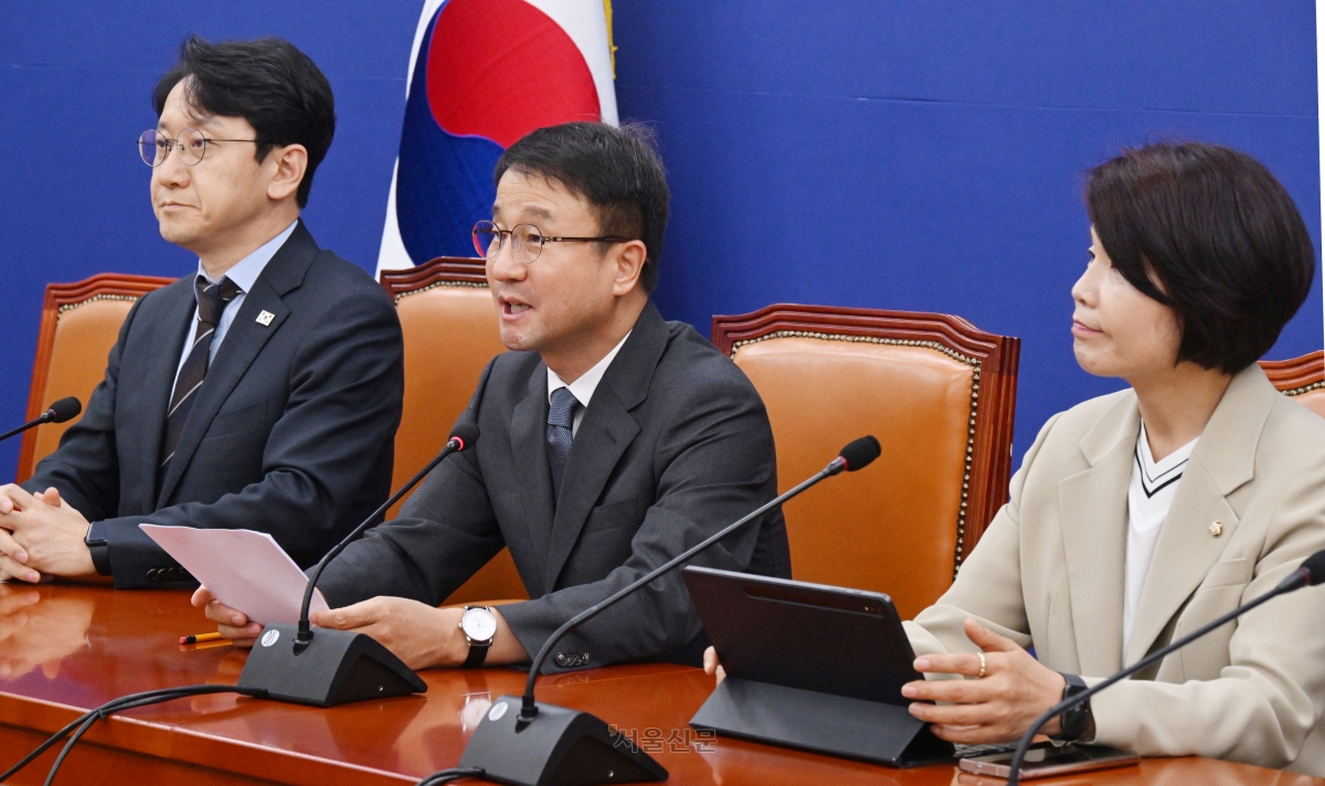 한병도 더불어민주당 대표 직무대행 겸 원내대표가 30일 국회에서 열린 원내대책회의에서 발언 하고 있다.2026.6.30 안주영 전문기자
