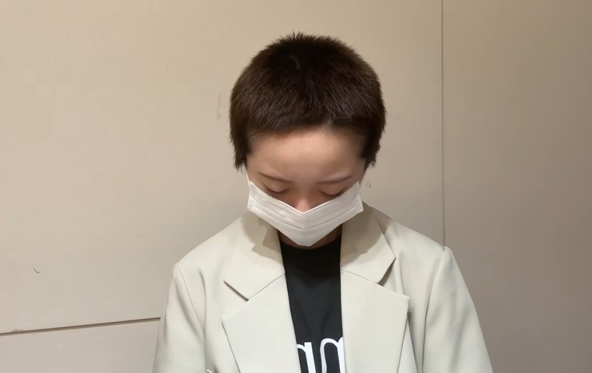 일본 국민 걸그룹 AKB48 멤버 하나다 메이가 팬과의 사적 만남을 이유로 소속사로부터 삭발을 강요당했다고 주장해 논란이 일고 있다. 하나다 메이 소셜미디어(SNS)계정 캡처