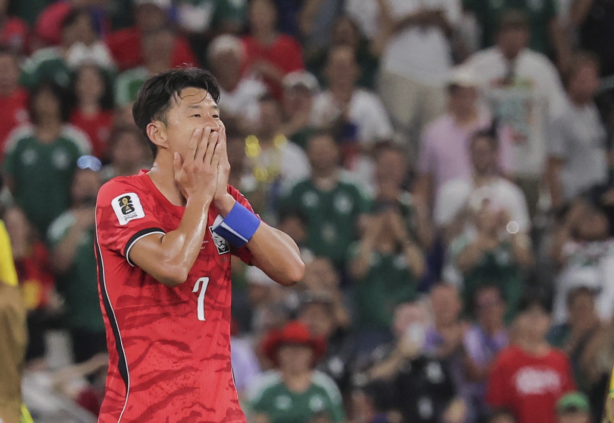 지난 24일(현지시간) 멕시코 몬테레이 스타디움에서 열린 2026 북중미 월드컵 A조 3차전 한국과 남아프리카공화국의 경기에서 손흥민이 남아공에 0-1로 패한 뒤 아쉬워 하고 있다.  2026.6.25. 연합뉴스
