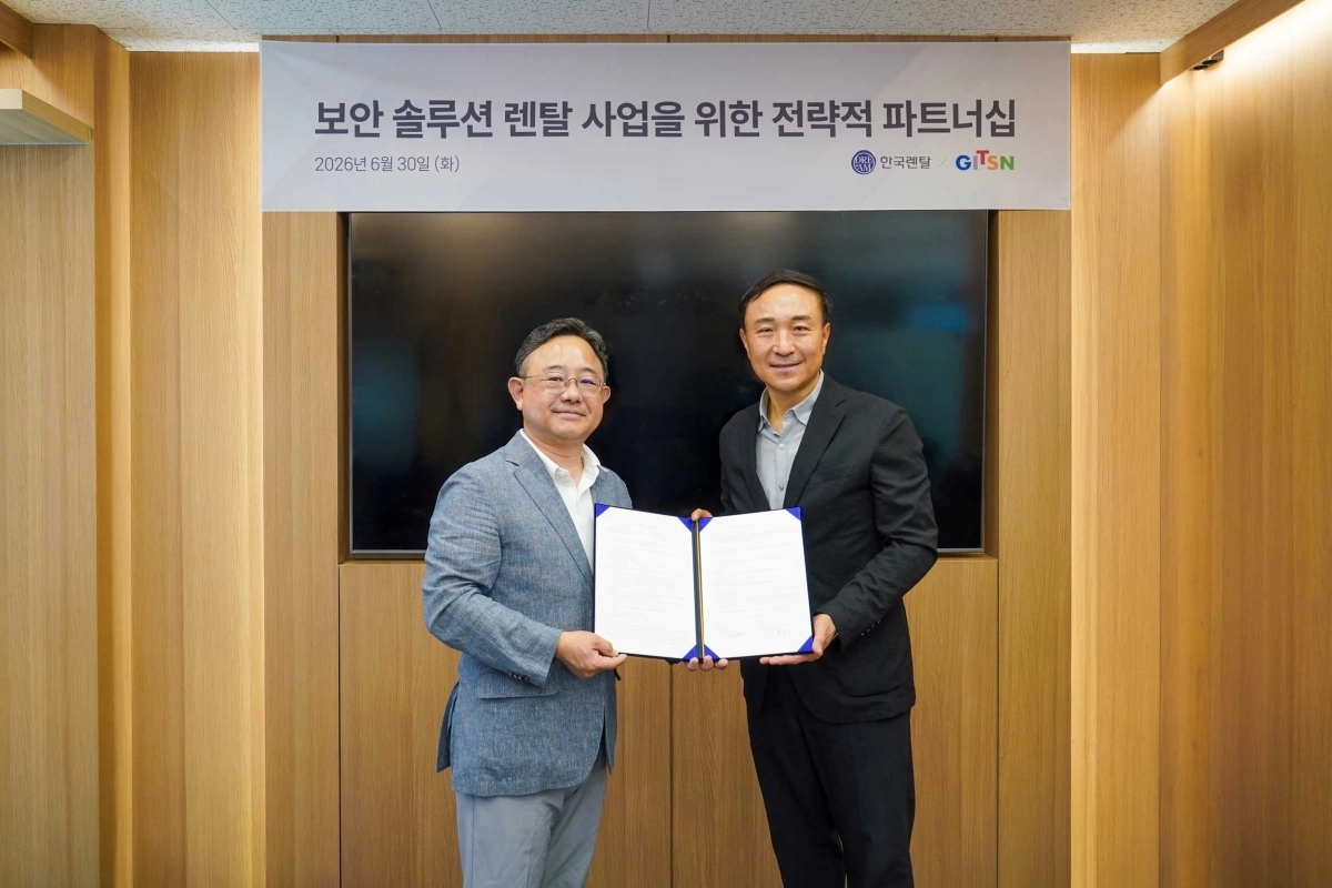종합 렌탈 기업 한국렌탈(대표 문동권·사진 오른쪽)은 지난 30일에 서울 강남구에 있는 지슨 본사에서 지슨(대표 한동진)과 업무 협약을 체결했다. 한국렌탈 제공