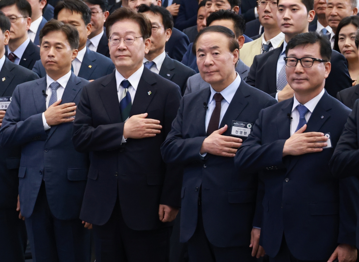 국민의례하는 이재명 대통령