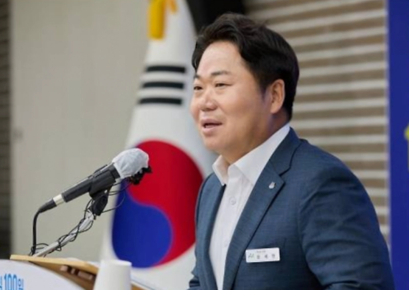기자회견하는 오세현 충남 아산시장. 서울신문DB