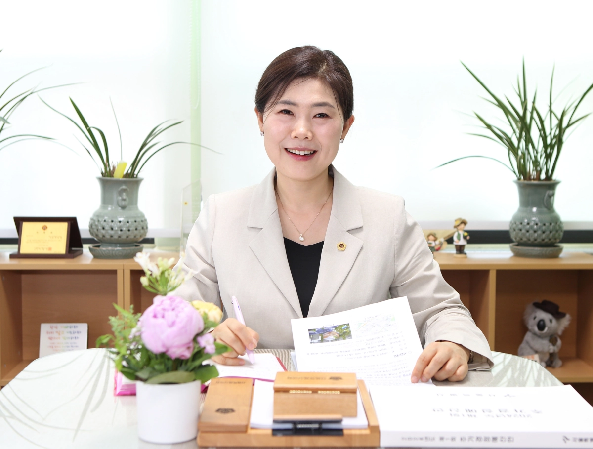 서울시의회 의원회관 집무실에서 인터뷰 중인 구미경 서울시의원