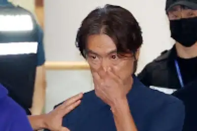 thumbnail - [포토] ‘팬들 항의받는’ 홍명보 전 감독