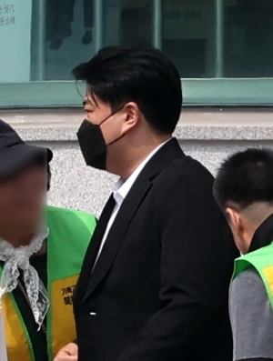 출소하는 김호중