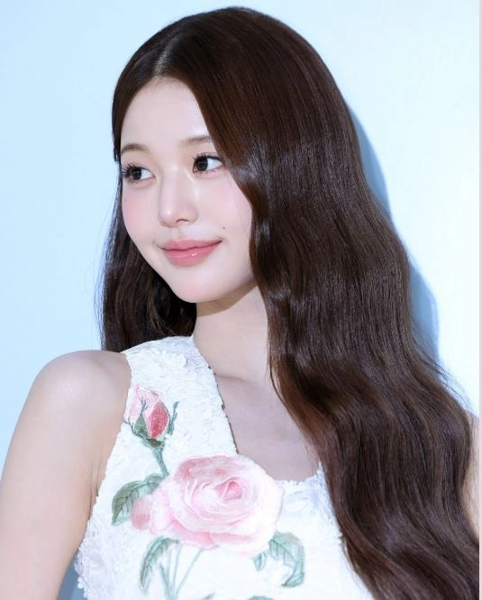 아이브 장원영, 장미처럼 아름다워