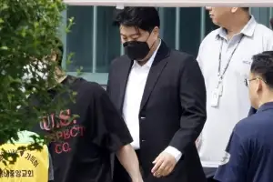 ‘아들아 고생했다’ 기다린 팬들…김호중 “어긋나지 않게 살게요” 자필 편지