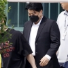 ‘아들아 고생했다’ 기다린 팬들…김호중 “어긋나지 않게 살게요” 자필 편지