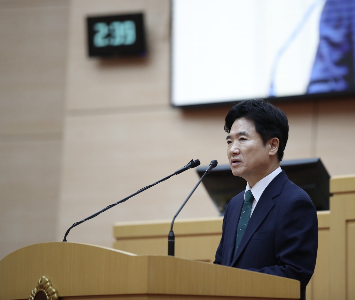 김대중 전남광주통합특별시 교육감이 1일 오전 전남 무안군 전남광주통합특별시의회 본회의장에서 취임선서를 하고 있다.