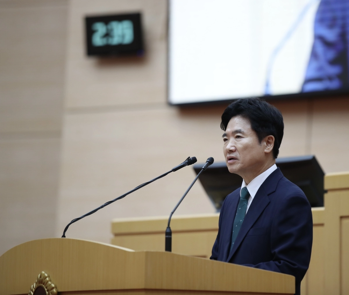 김대중 전남광주통합특별시 교육감이 1일 오전 전남 무안군 전남광주통합특별시의회 본회의장에서 취임선서를 하고 있다.