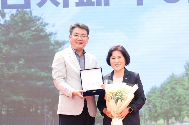 봉양순 서울시의원, 경춘철교 전망쉼터 ‘경춘마루’ 조성 기여 감사패 수상