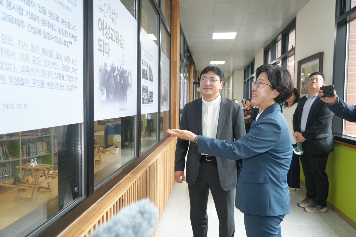 1일 신성여중을 방문한 고의숙 제주도교육감. 제주도교육청 제공