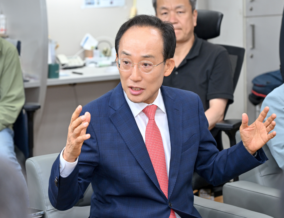 추경호 대구시장이 1일 대구시청 동인청사 기자실을 찾아 향후 시정 운영 방향에 대해 설명하고 있다. 대구시 제공