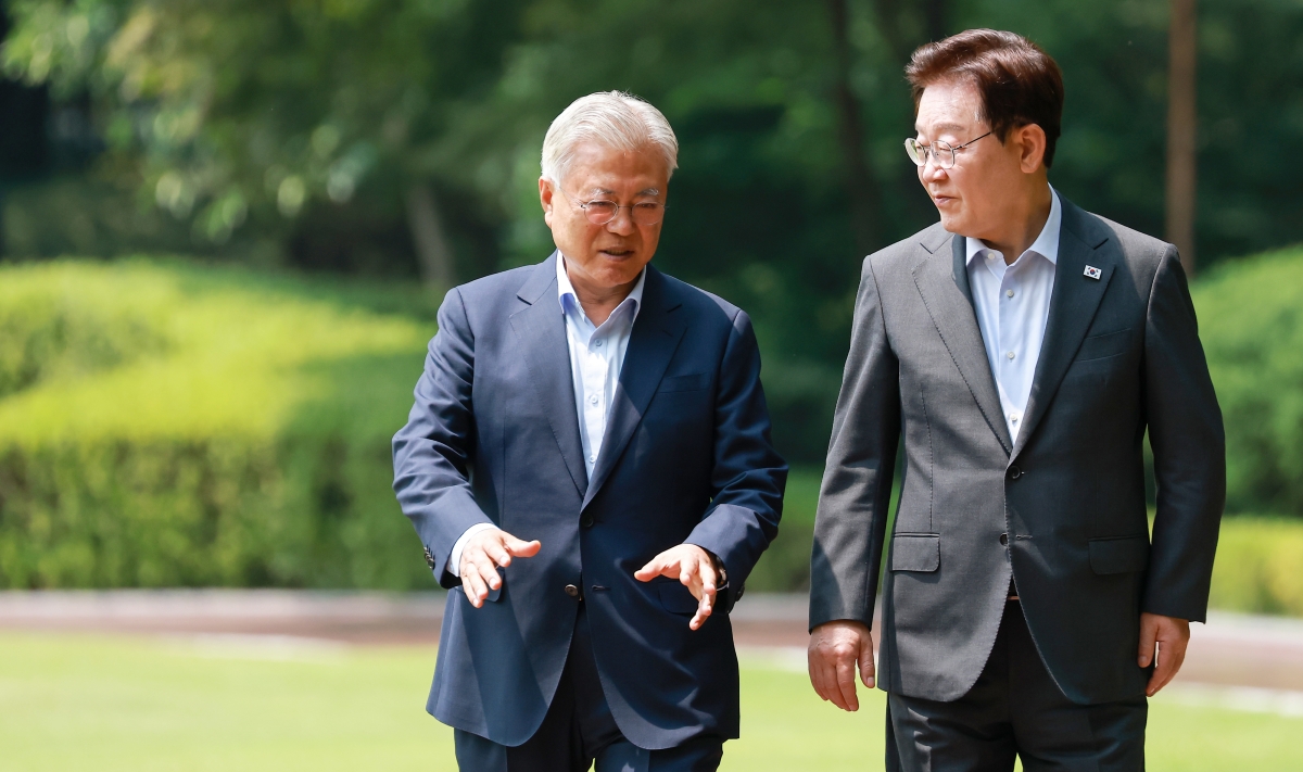 이재명 대통령과 문재인 전 대통령