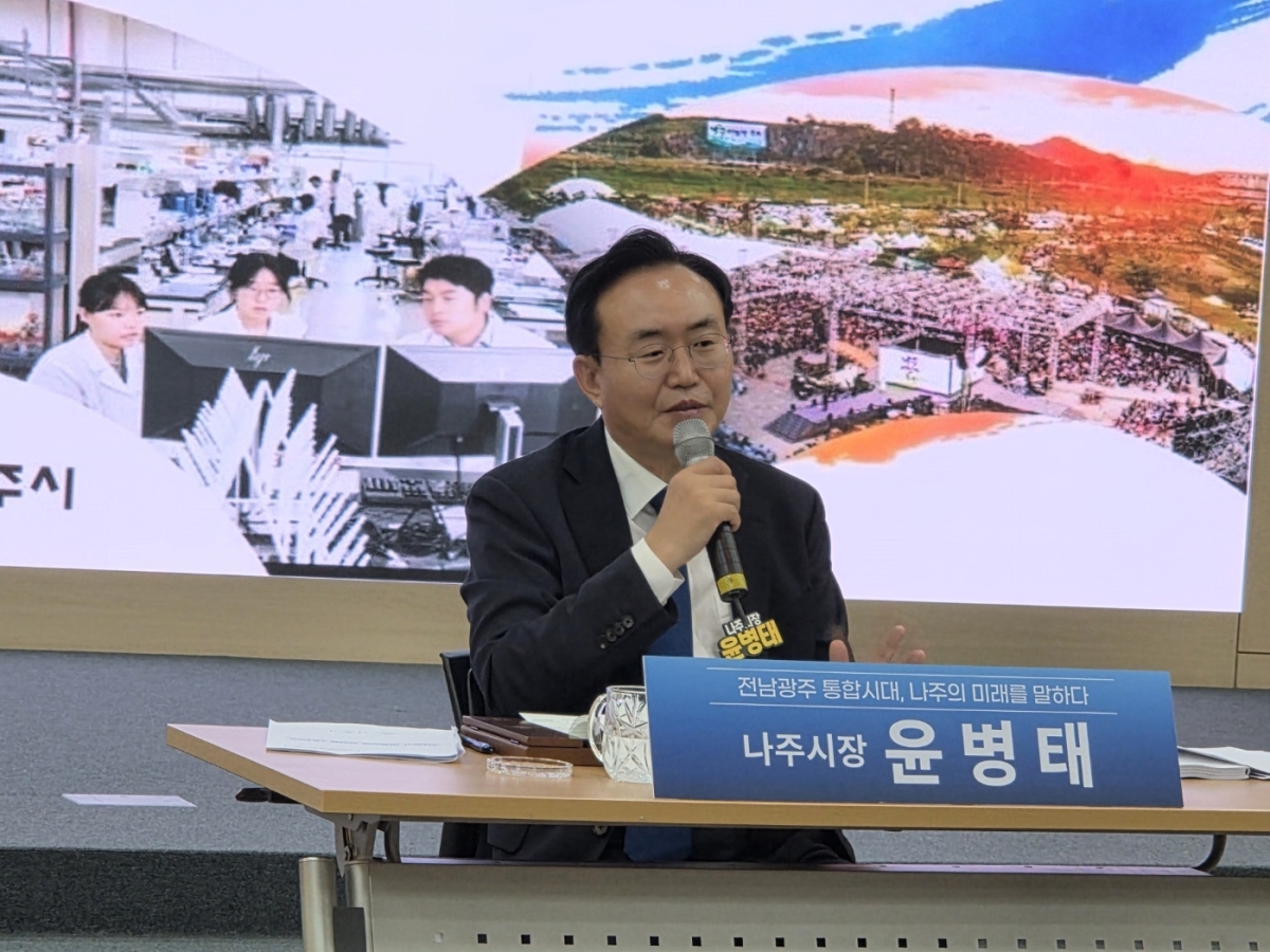 윤병태 나주시장이 1일 민선 9기 출범 기자회견에서 나주의 미래 청사진을 설명하고 있다.