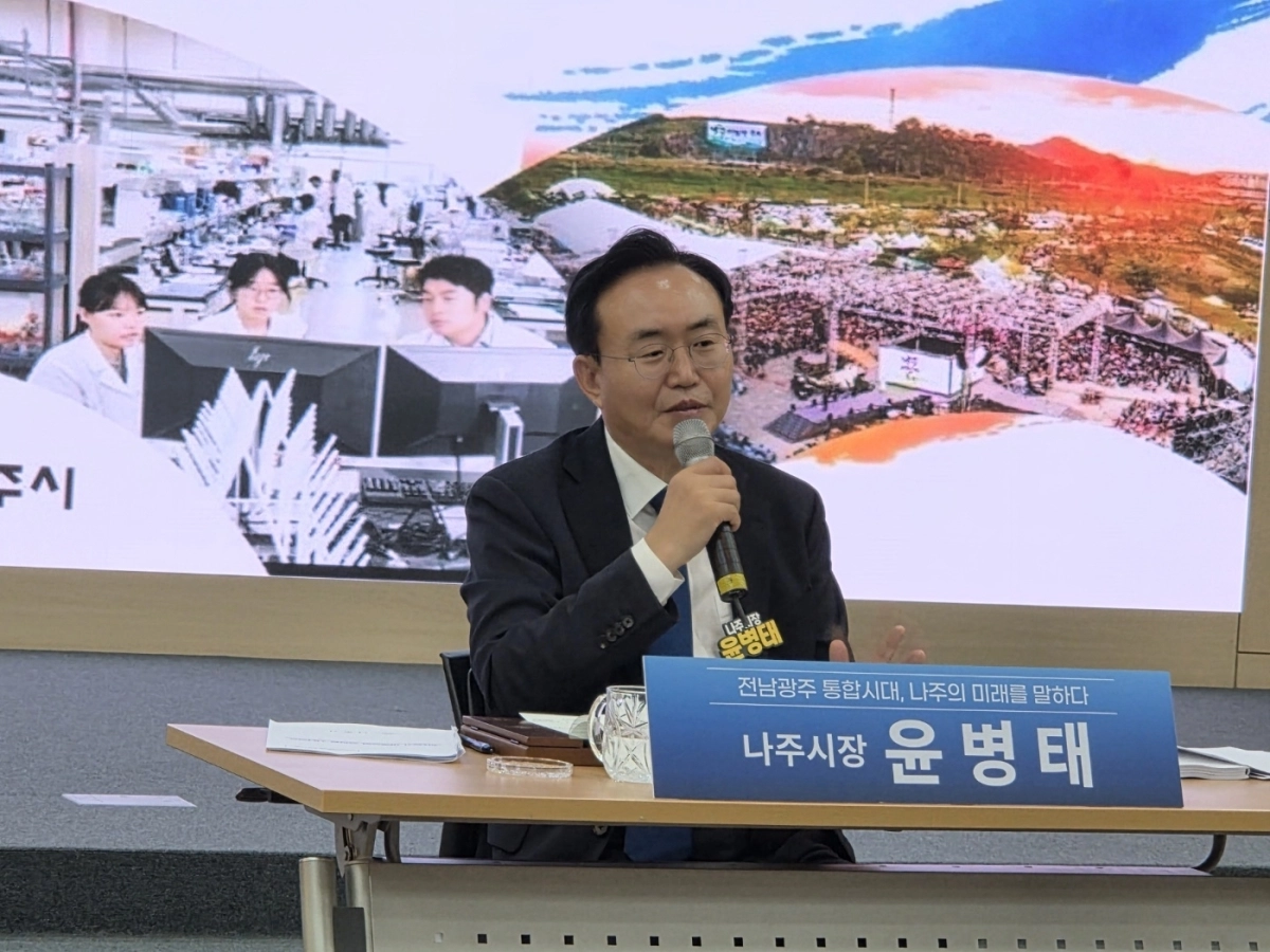 윤병태 나주시장이 1일 민선 9기 출범 기자회견에서 나주의 미래 청사진을 설명하고 있다.