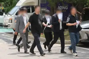 thumbnail - ‘주가조작 패가망신 1호’ 피의자 4명 영장 모두 기각…“다툼 여지” thumbnail - ‘주가조작 패가망신 1호’ 피의자 4명 영장 모두 기각…“다툼 여지”