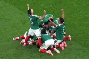 키뇨네스·히메네스 연속골… 홈 돌풍 멕시코, 40년 만에 본선 토너먼트승