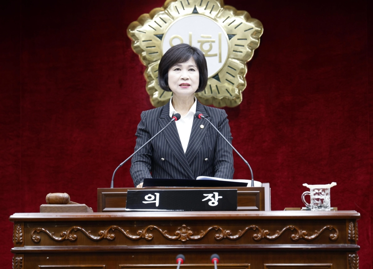 지난 1일 서울 강서구의회 의장에 취임한 강선영 의장은 구의회 35년 역사상 최초 여성 의장이라는 기록을 썼다. 사진: 강서구의회 제공.
