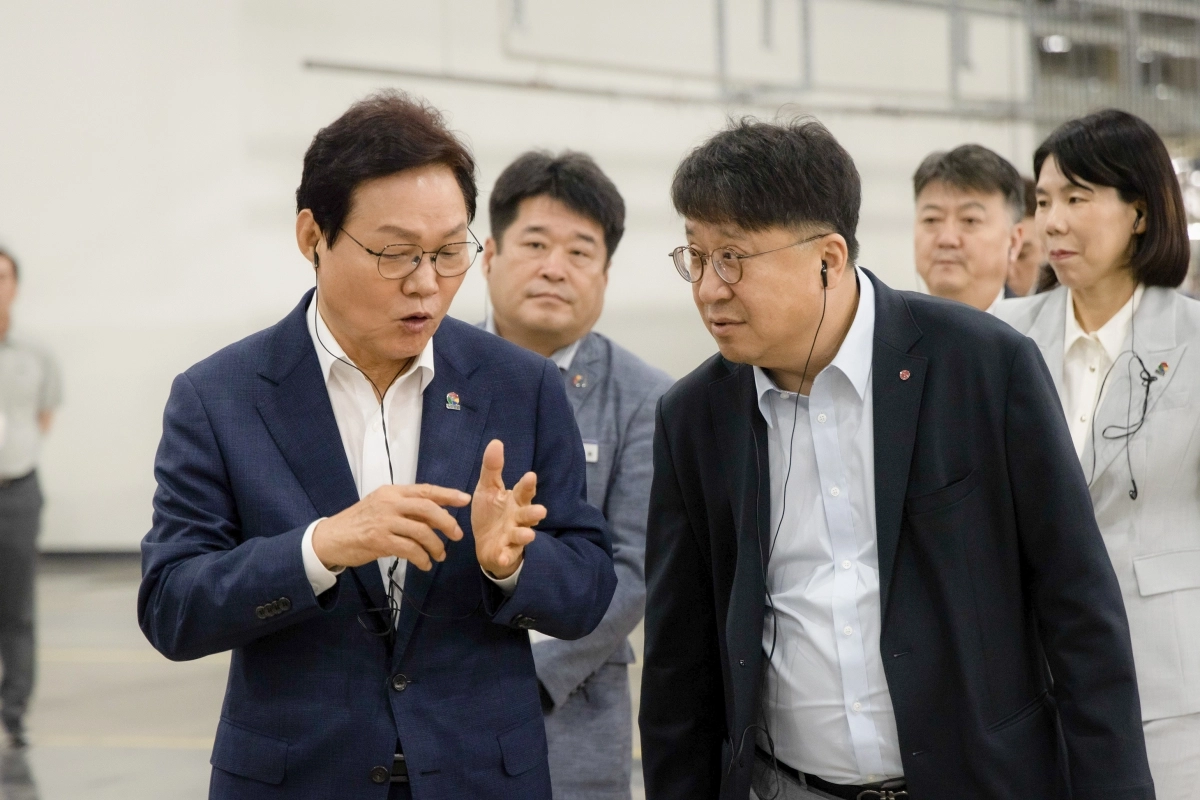 왼쪽부터 박완수 경남도지사, 백승태 LG전자 부사장. 2026.7.2 경남도 제공
