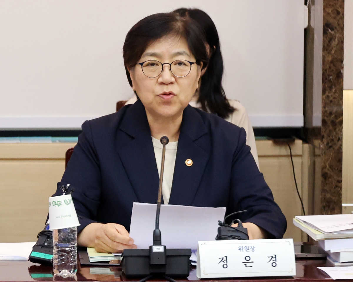 정은경 보건복지부 장관이 2일 서울 종로구 정부서울청사에서 열린 2026년도 제6차 국민연금기금운용위원회 회의에서 발언하고 있다. 연합뉴스