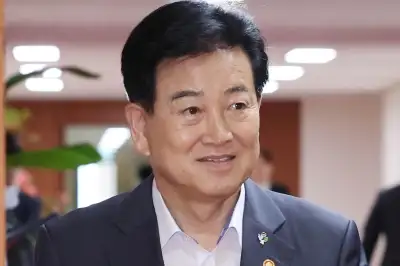 통일부, ‘DMZ 갈등’ 유엔사에 공로 포상… 화해 돌파구 될까
