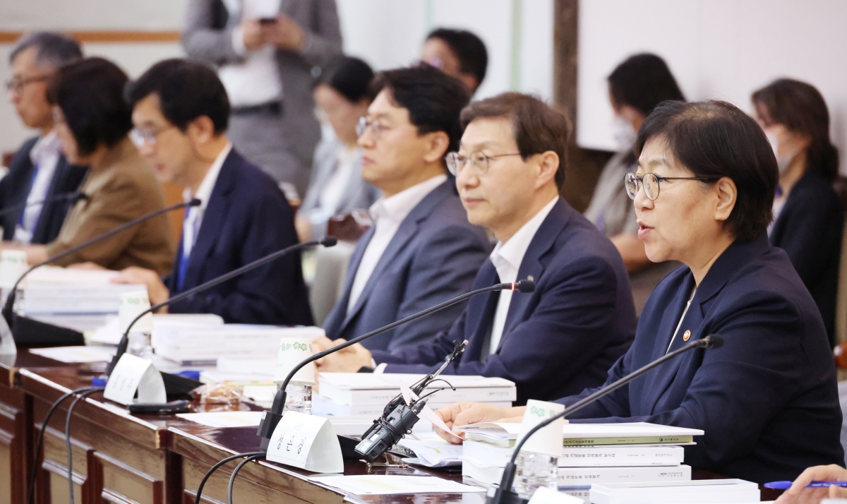 정은경 보건복지부 장관이 2일 서울 종로구 정부서울청사에서 열린 2026년도 제6차 국민연금기금운용위원회에서 발언하고 있다. 연합뉴스