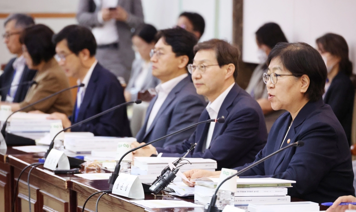 정은경 보건복지부 장관이 2일 서울 종로구 정부서울청사에서 열린 2026년도 제6차 국민연금기금운용위원회에서 발언하고 있다. 연합뉴스