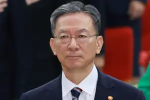 ‘여고생 살해범’ 증거 인멸한 경찰 아버지… 정성호 법무 “친족 특례법 개선 검토”