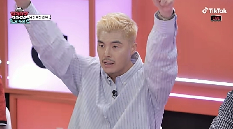 전 국가대표 골키퍼 김영광이 “홍명보 나가”를 외치고 있다. 틱톡 오리지널 라이브 프로그램 ‘티키티키 타카타카 토크토크쇼’