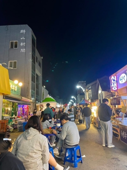 군산 맛리단길. 군산시 제공