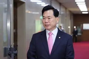 thumbnail - ‘더 강경한 투쟁’ 선봉 김승수…2년 전 “한국 축구 절단” 경고