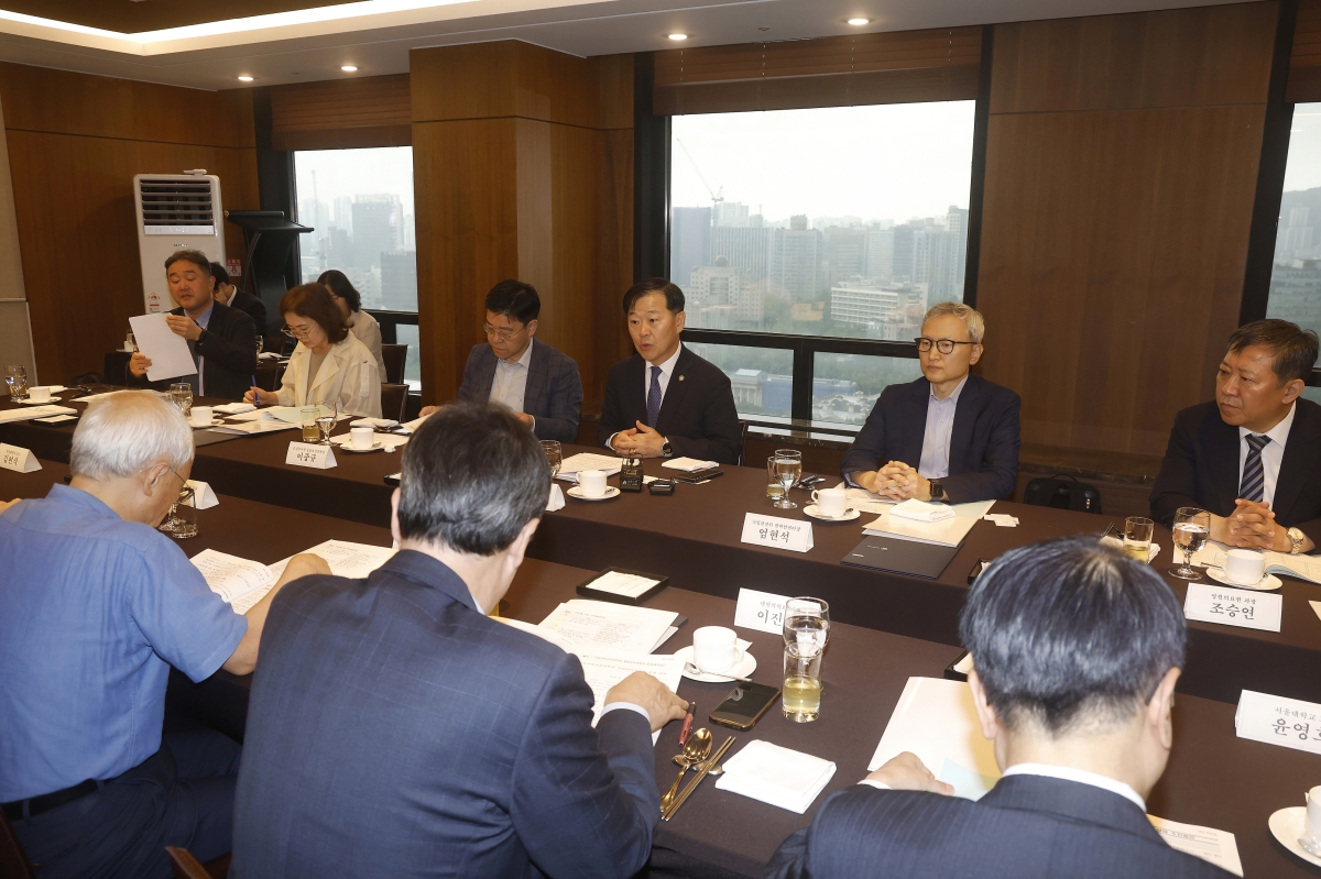 이형훈 보건복지부 2차관이 3일 서울 중구 한국프레스센터에서 열린 2026년 제1차 국립의학전문대학원 설립준비위원회에서 발언하고 있다.  보건복지부 제공