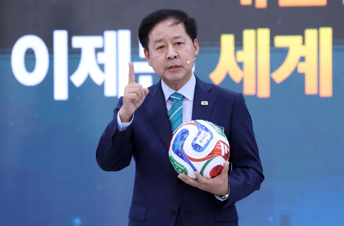 구윤철 부총리 겸 재정경제부 장관이 3일 경남 진주시에서 이재명 대통령 주재로 열린 영남권 첨단산업 발전비전 국민보고회에서 정부 지원방안을 발표하고 있다. 진주 연합뉴스
