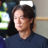 thumbnail - “괴로울 때 가족 찾는 게 도피냐”…대표팀 주치의, 미국 간 홍명보 감쌌다