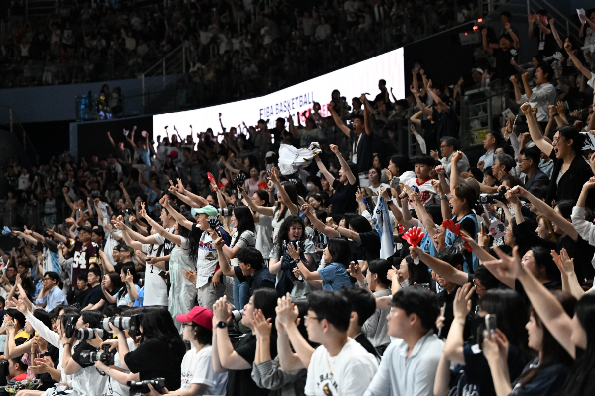 3일 경기도 고양시 고양소노아레나에서 열린 2027 FIBA 월드컵 아시아 예선 1라운드 B조 윈도우3 대한민국과 대만의 농구 경기에서 관중들이 환호하고 있다. 2026.7.3 홍윤기 기자