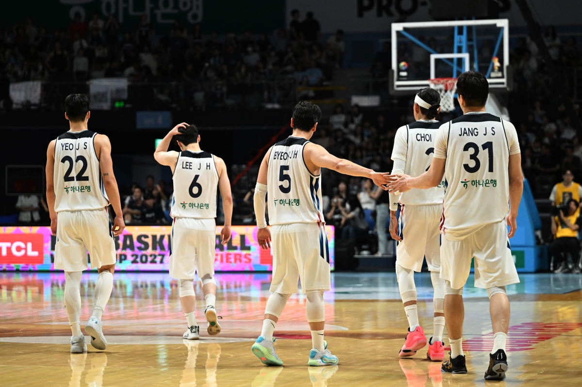 대한민국 농구 대표팀 선수들이 3일 경기도 고양시 고양소노아레나에서 열린 2027 FIBA 월드컵 아시아 예선 1라운드 B조 윈도우3 대한민국과 대만의 경기에서 80-82로 패배한 후 아쉬워하고 있다. 2026.7.3 홍윤기 기자