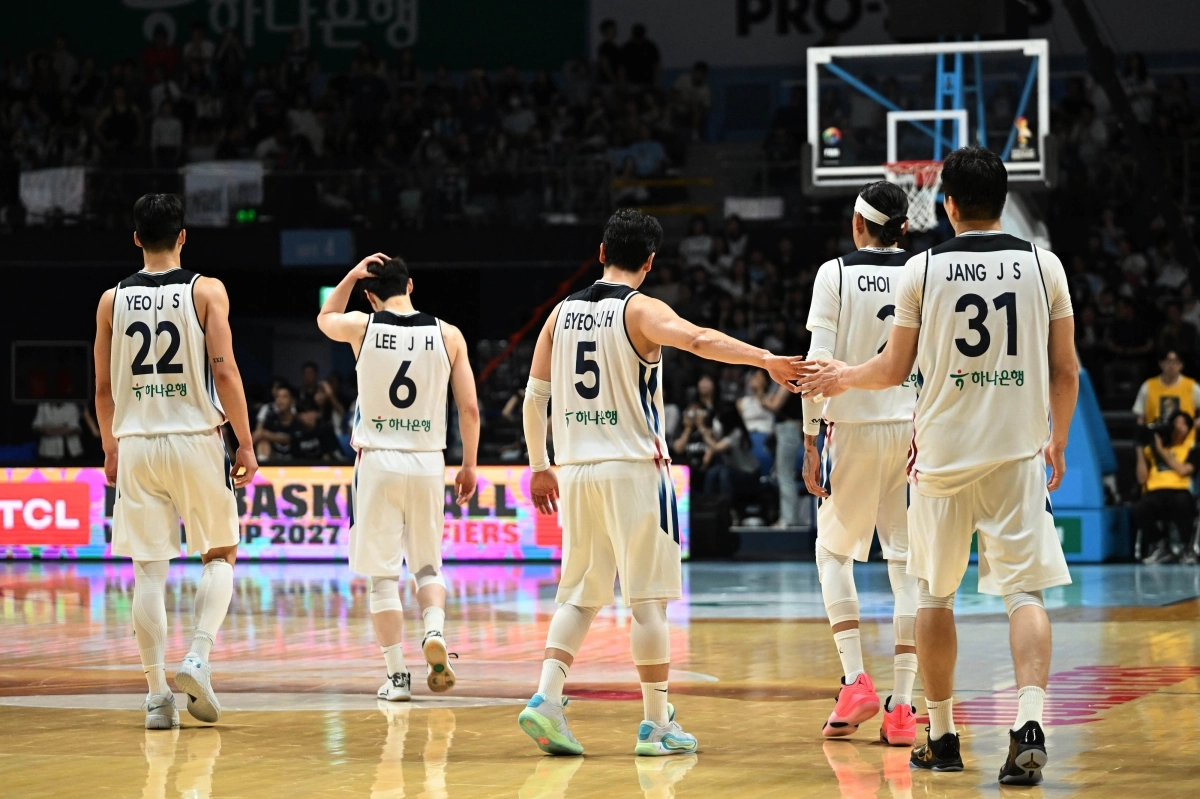 대한민국 농구 대표팀 선수들이 3일 경기도 고양시 고양소노아레나에서 열린 2027 FIBA 월드컵 아시아 예선 1라운드 B조 윈도우3 대한민국과 대만의 경기에서 80-82로 패배한 후 아쉬워하고 있다. 2026.7.3 홍윤기 기자