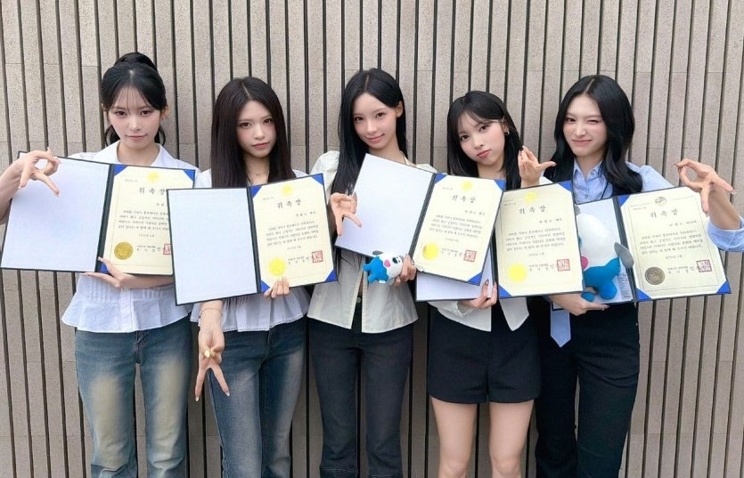 지난 5월 경남 거제시 홍보대사로 위촉된 그룹 리센느. 왼쪽부터 리브, 제나, 원이, 메이, 미나미. 거제시 제공
