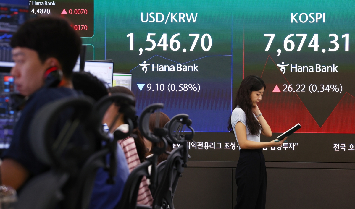 3일 서울 중구 하나은행 딜링룸 현황판에 코스피 등이 표시되고 있다. 2026.7.3. 연합뉴스